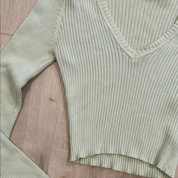 Brandy Melville green Ribbed V-Neck Long Sleeve Top - Picture 3 of 4